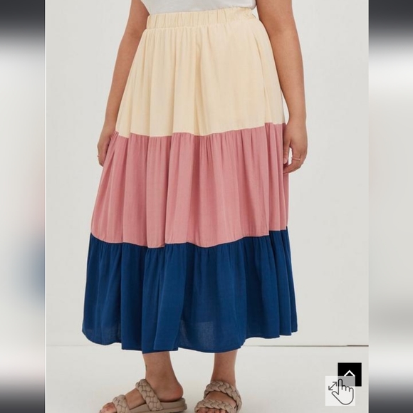 Torrid Maxi Tiered Skirt, size 3 - Picture 4 of 6